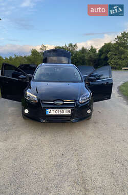Хэтчбек Ford Focus 2012 в 