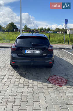 Хэтчбек Ford Focus 2012 в 