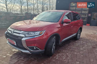Позашляховик / Кросовер Mitsubishi Outlander 2017 в Рівному