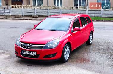 Універсал Opel Astra 2011 в Івано-Франківську