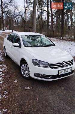 Седан Volkswagen Passat 2013 в Києві