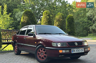 Седан Volkswagen Passat 1995 в Дрогобичі